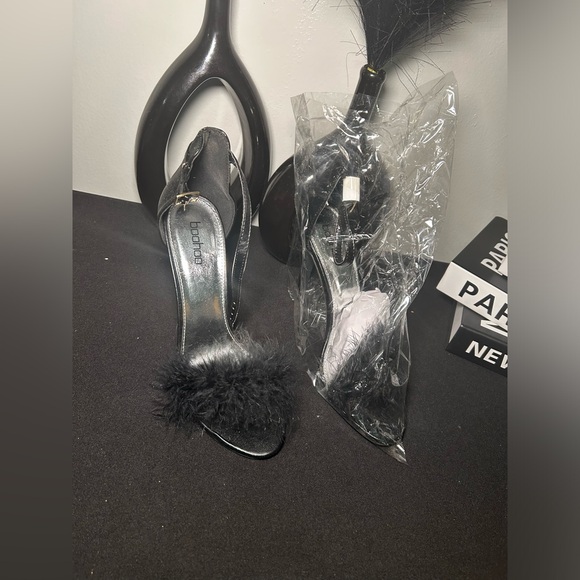 New in Box Black FUR Open Toe Heels - Picture 4 of 9